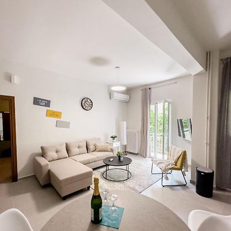 Metro Chic Haven: Modernized Urban Studio Near The Tram أثينا المظهر الخارجي الصورة