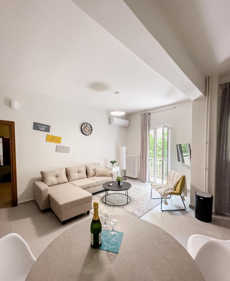 Metro Chic Haven: Modernized Urban Studio Near The Tram أثينا المظهر الخارجي الصورة