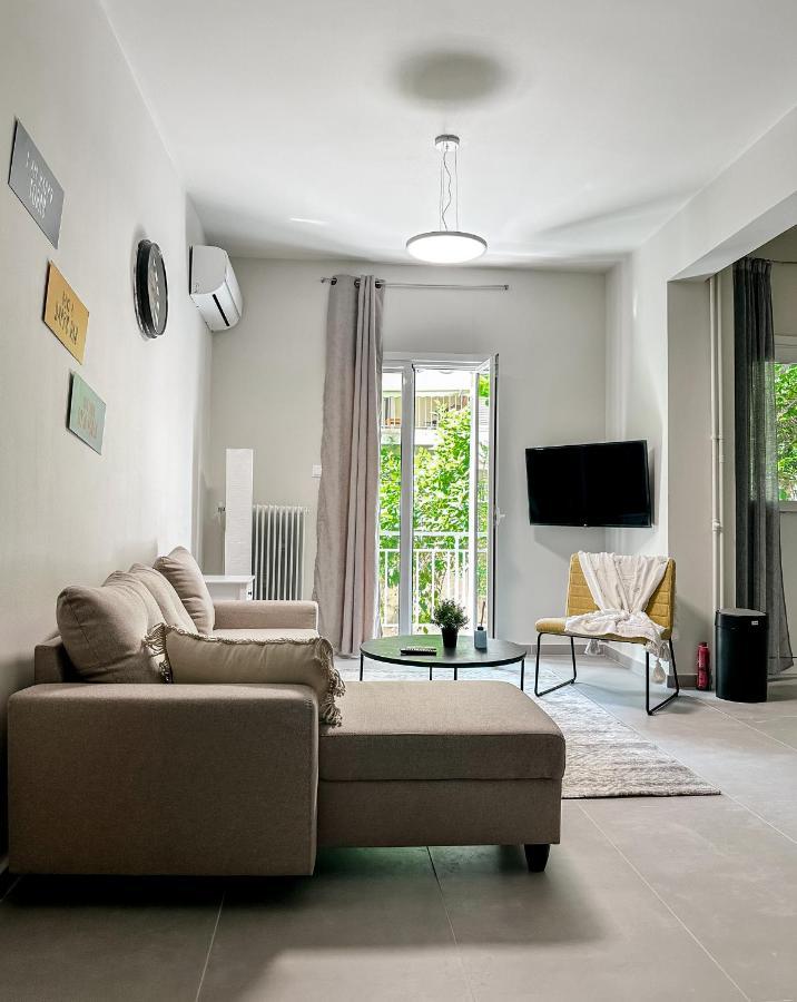 Metro Chic Haven: Modernized Urban Studio Near The Tram أثينا المظهر الخارجي الصورة