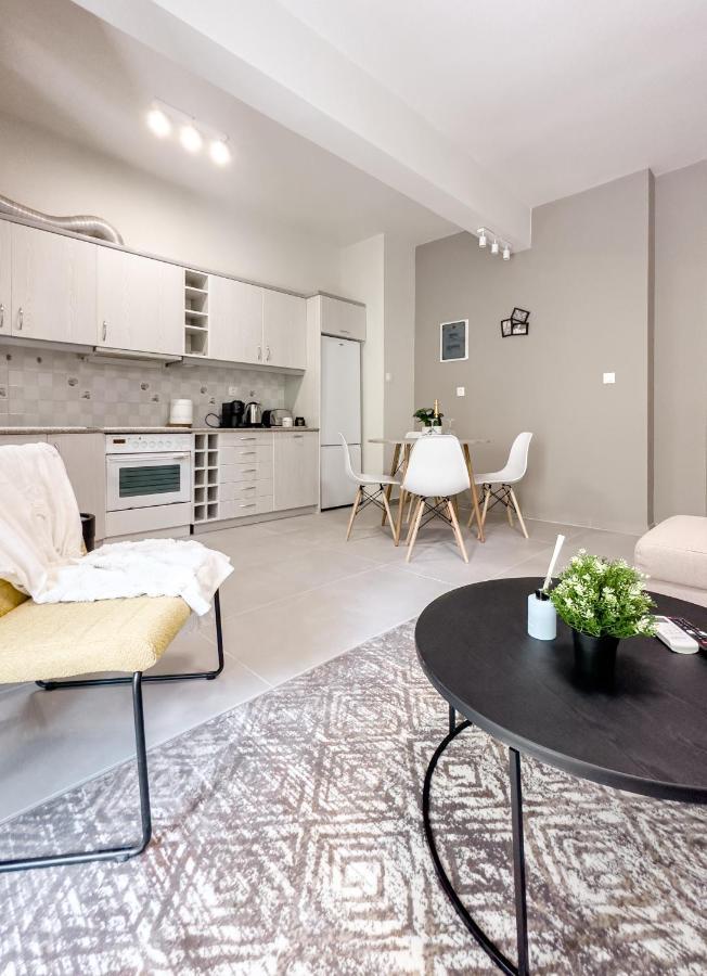 Metro Chic Haven: Modernized Urban Studio Near The Tram أثينا المظهر الخارجي الصورة