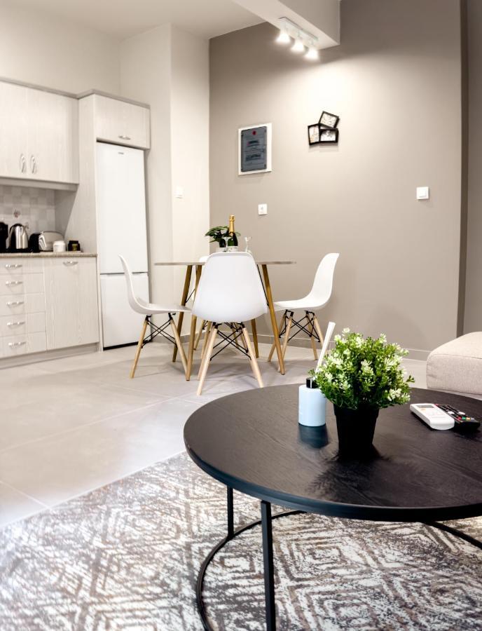 Metro Chic Haven: Modernized Urban Studio Near The Tram أثينا المظهر الخارجي الصورة