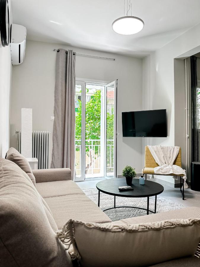 Metro Chic Haven: Modernized Urban Studio Near The Tram أثينا المظهر الخارجي الصورة