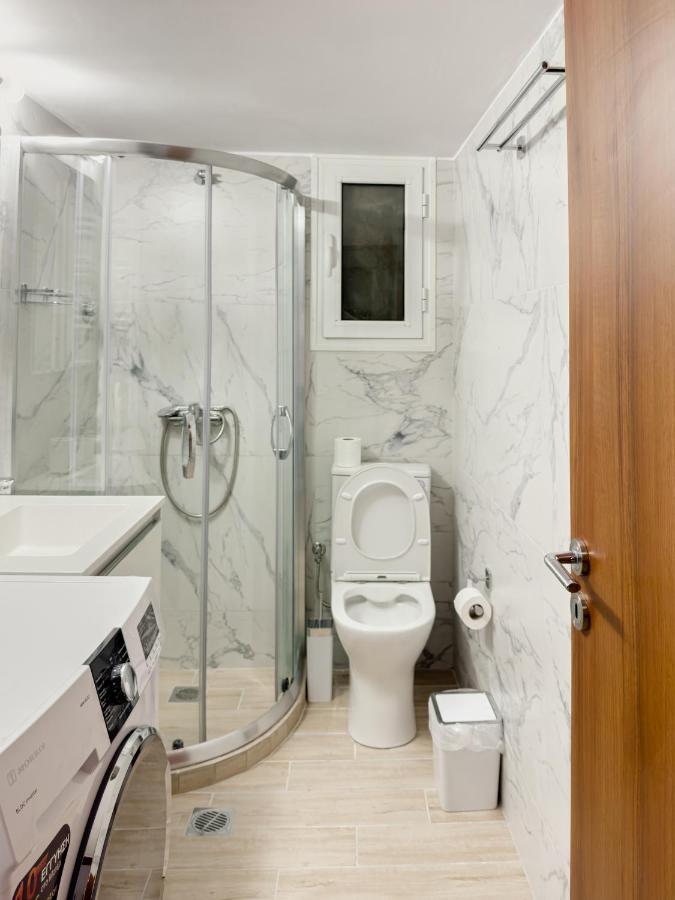Metro Chic Haven: Modernized Urban Studio Near The Tram أثينا المظهر الخارجي الصورة