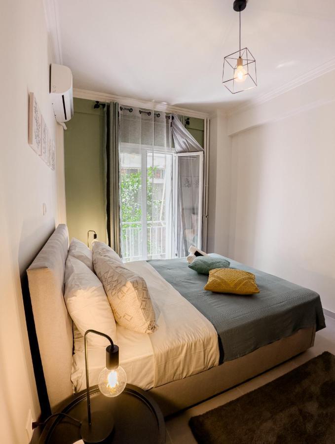 Metro Chic Haven: Modernized Urban Studio Near The Tram أثينا المظهر الخارجي الصورة