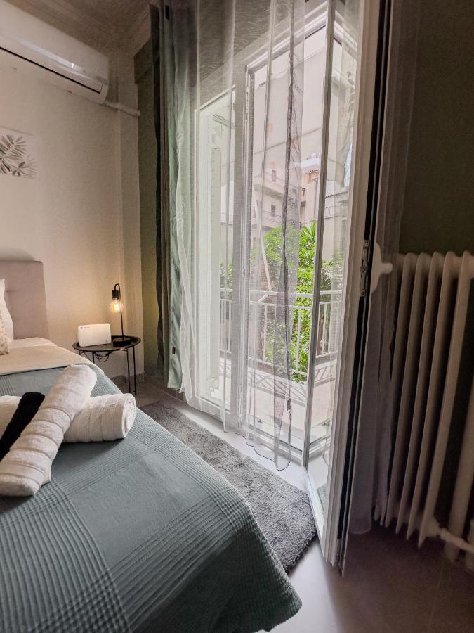 Metro Chic Haven: Modernized Urban Studio Near The Tram أثينا المظهر الخارجي الصورة