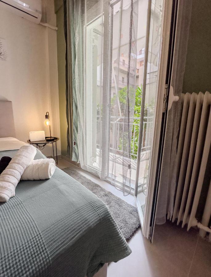 Metro Chic Haven: Modernized Urban Studio Near The Tram أثينا المظهر الخارجي الصورة