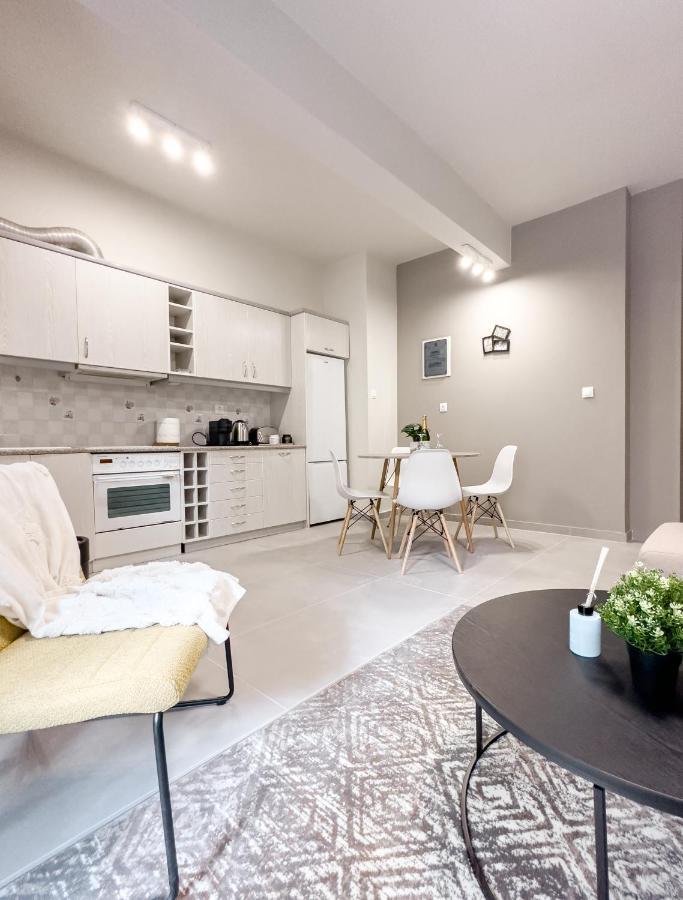 Metro Chic Haven: Modernized Urban Studio Near The Tram أثينا المظهر الخارجي الصورة