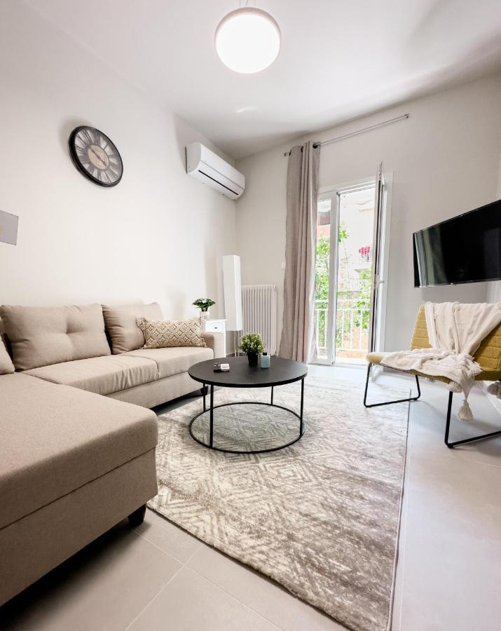 Metro Chic Haven: Modernized Urban Studio Near The Tram أثينا المظهر الخارجي الصورة