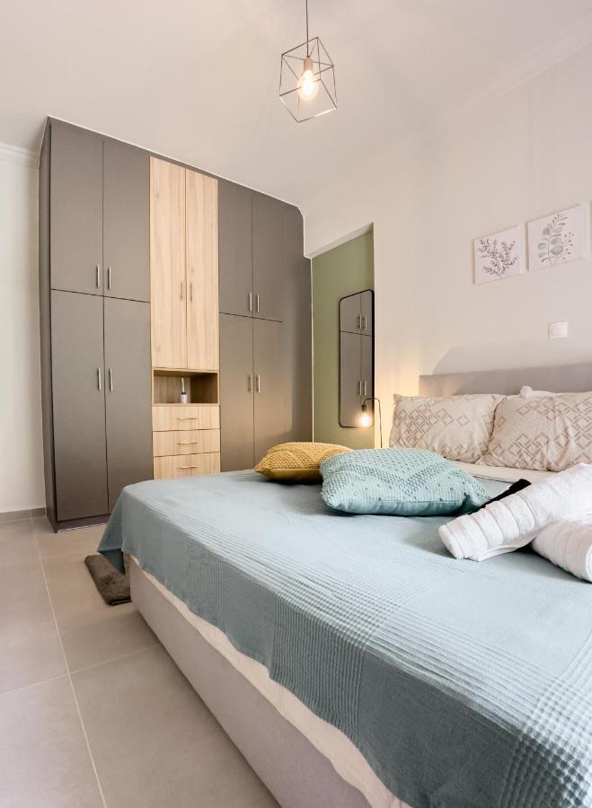 Metro Chic Haven: Modernized Urban Studio Near The Tram أثينا المظهر الخارجي الصورة