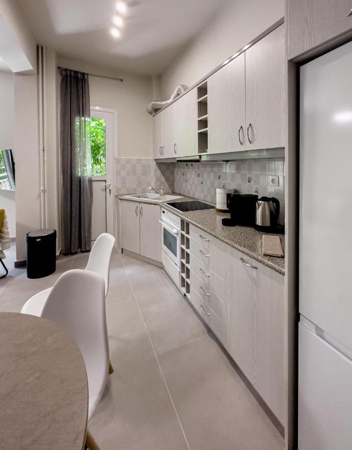 Metro Chic Haven: Modernized Urban Studio Near The Tram أثينا المظهر الخارجي الصورة