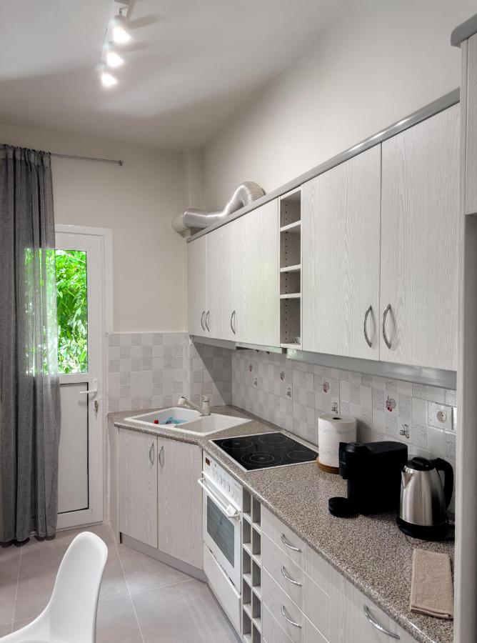 Metro Chic Haven: Modernized Urban Studio Near The Tram أثينا المظهر الخارجي الصورة