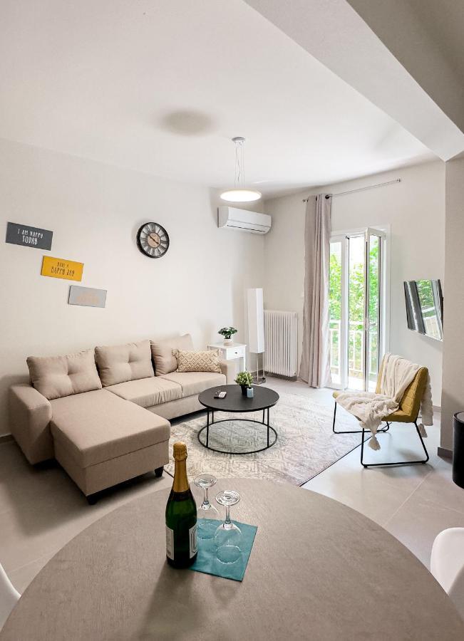 Metro Chic Haven: Modernized Urban Studio Near The Tram أثينا المظهر الخارجي الصورة